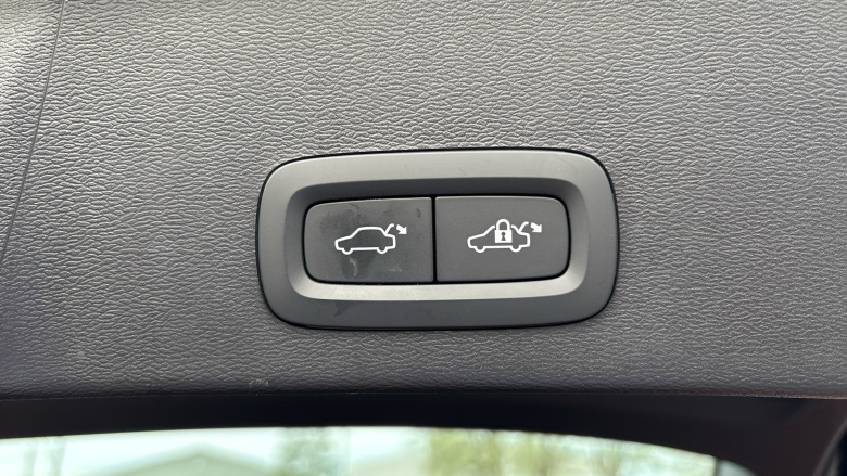 Volvo XC40 2.0 B3P Plus Dark 5dr Auto Petrol Estate